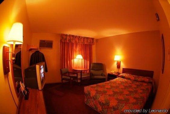 Prime Rate Inn Burnsville Room photo